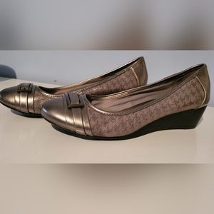 Anne Klein 8.5M gold dress shoes